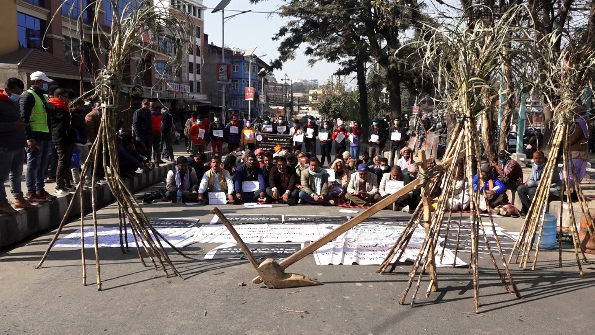 माइतीघर मण्डलामा आज पनि उखु किसानको प्रदर्शन